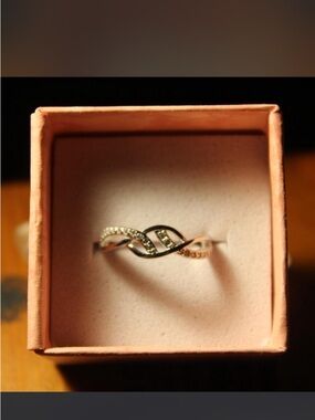 Elegant Twisted Band Ring with Clear Stones - Sterling Silver